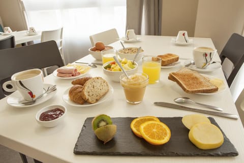 Area and facilities, Continental breakfast, Buffet breakfast