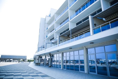 Property building, Facade/entrance, Day