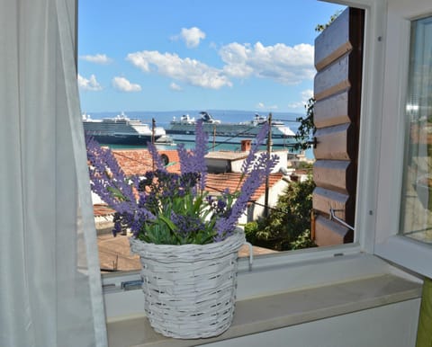 Day, Kitchen or kitchenette, Decorative detail, Seating area, Sea view