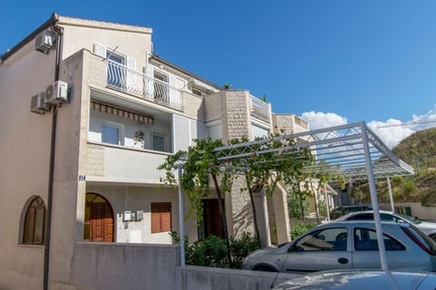 Property building, Facade/entrance