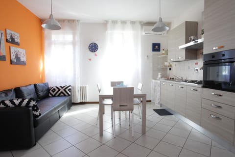 Kitchen or kitchenette, Living room, Seating area, Dining area, pet friendly