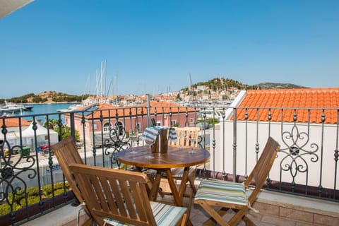 Villa Manda with sea view, 2 terraces & parking Apartment in Šibenik-Knin County, Croatia