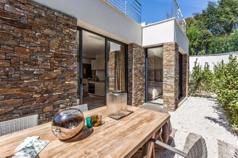 Facade/entrance, Garden, Balcony/Terrace, Garden view, Garden view, Area and facilities