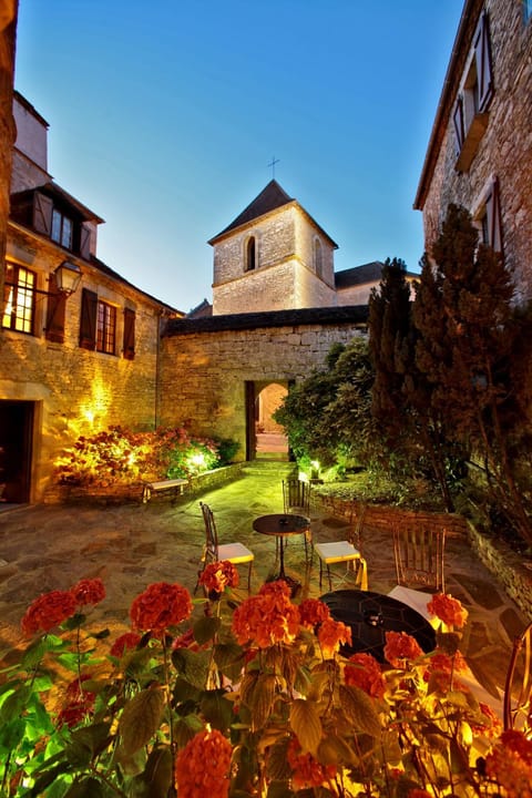 Patio, Night