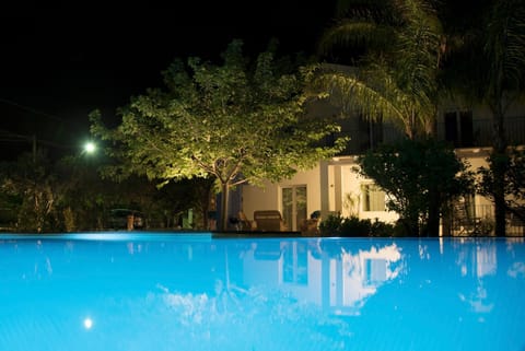 Facade/entrance, Swimming pool