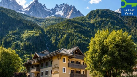 Property building, Nearby landmark, Spring, Day, Natural landscape, Mountain view