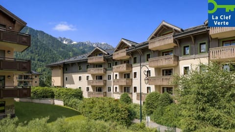 Property building, Nearby landmark, Spring, Day, Natural landscape, Mountain view