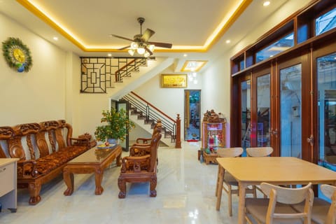 Restaurant/places to eat, Restaurant/places to eat, Banquet/Function facilities, Dining area, Area and facilities, fireplace