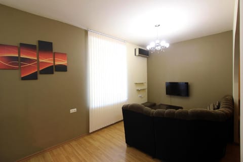 TV and multimedia, Living room, Photo of the whole room, Seating area, air conditioner