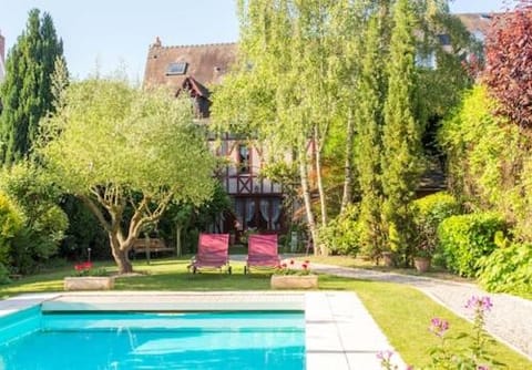 Property building, Spring, Day, Natural landscape, Garden, Garden view, Pool view, Swimming pool, sunbed