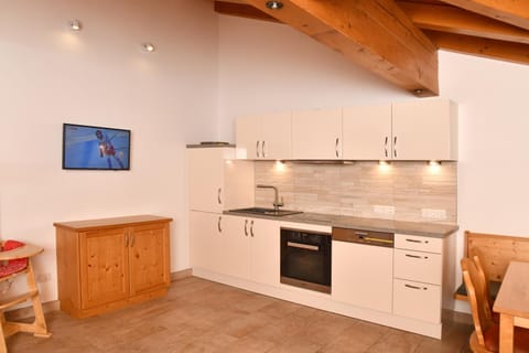 TV and multimedia, Kitchen or kitchenette, stove