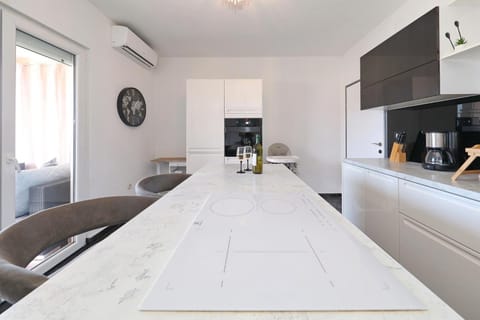 Apartman Nika sa Jacuzzijem Apartment in Zadar