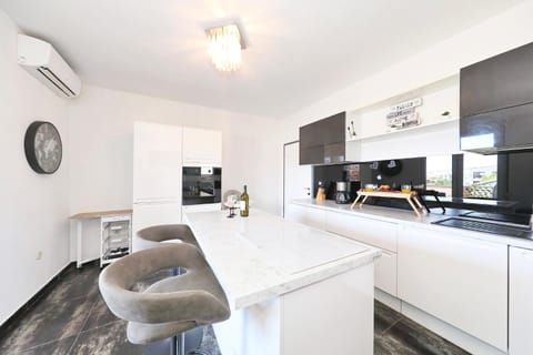 Apartman Nika sa Jacuzzijem Apartment in Zadar