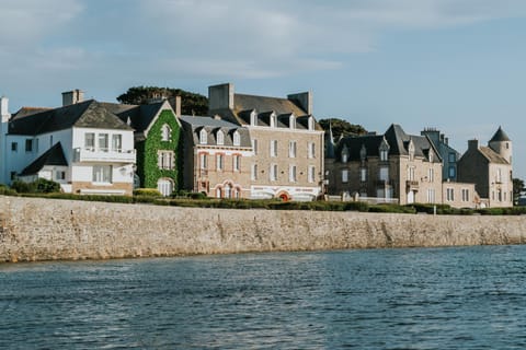 Property building, Facade/entrance, View (from property/room), Beach, Sea view