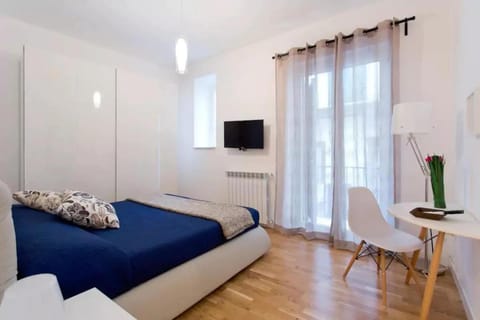 Bed, TV and multimedia, Photo of the whole room, Bedroom