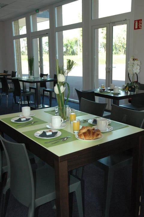 Restaurant/places to eat, Continental breakfast