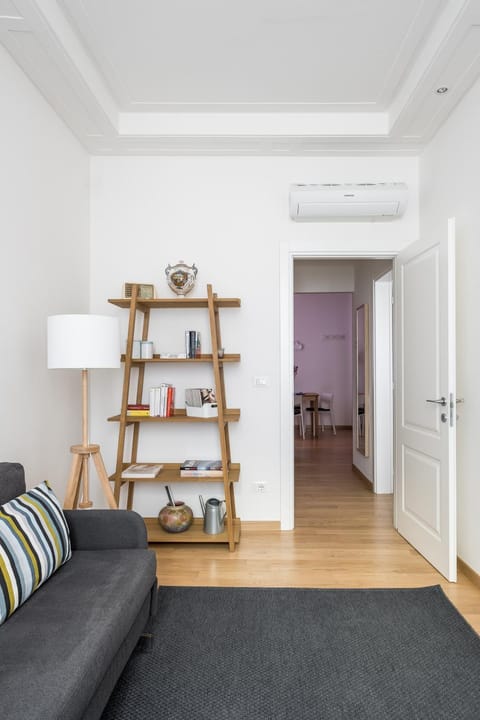 Library, Seating area, air conditioner