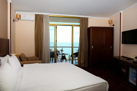 TV and multimedia, Balcony/Terrace, Bedroom, Sea view, hair dresser