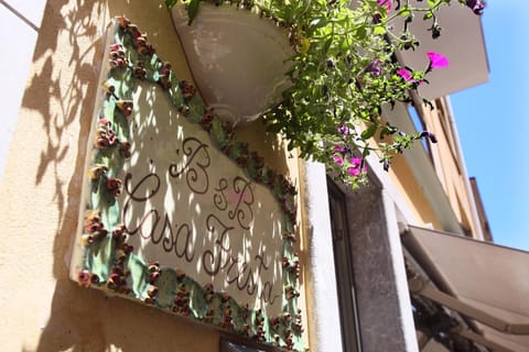 Facade/entrance, Day, Balcony/Terrace, Street view