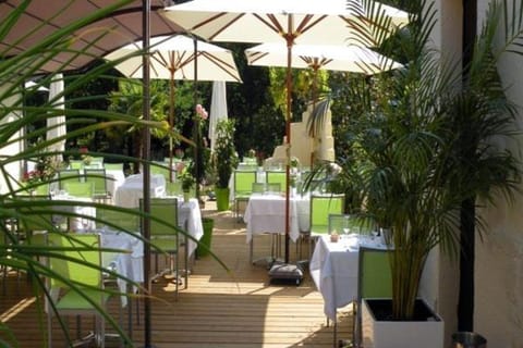 Restaurant/places to eat, Balcony/Terrace