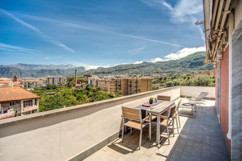 Patio, Day, Natural landscape, View (from property/room), Balcony/Terrace, Dining area, Mountain view