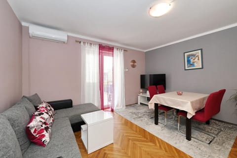 TV and multimedia, Living room, Dining area