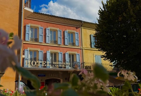 Property building, Patio, Restaurant/places to eat, Activities, Balcony/Terrace, Lounge or bar, Seating area, Hiking, Cycling, Mountain view, Breakfast, Family, Family, pet friendly