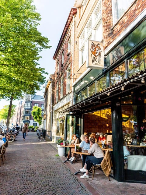 Restaurant/places to eat, Lounge or bar