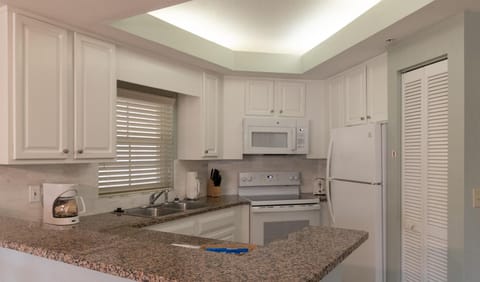 Coffee/tea facilities, dishwasher, minibar, pet friendly, stove, toaster, kitchen