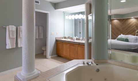 Shower, Toilet, Bed, Hot Tub, Bathroom, Bedroom, Open Air Bath, towels