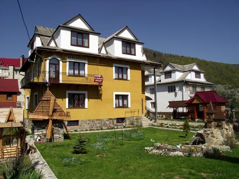 Facade/entrance, Spring, On site