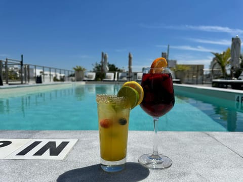 Day, Pool view, Swimming pool, Drinks