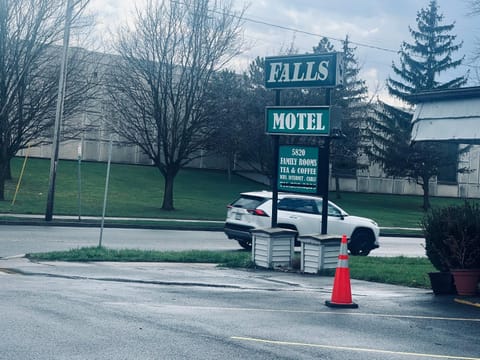 Falls Motel Bed and Breakfast in Niagara Falls