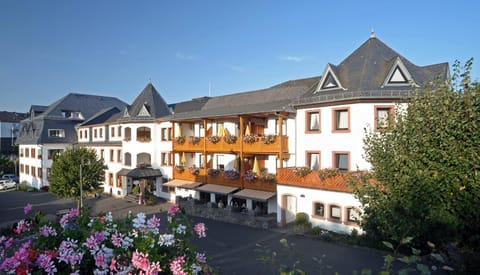 Property building, Day