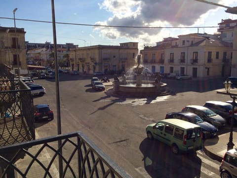 Nearby landmark, On site, Landmark view, Street view