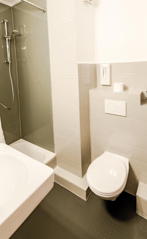 Bathroom, Photo of the whole room