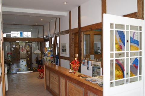 Lobby or reception, Other