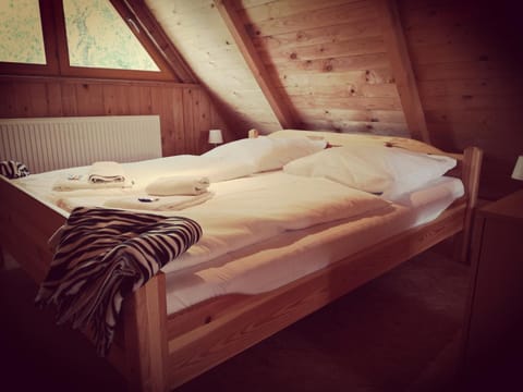 Bed, Photo of the whole room, Decorative detail, Decorative detail, Bedroom, Family