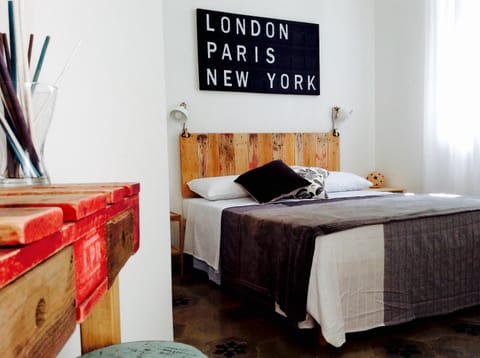 Day, Photo of the whole room