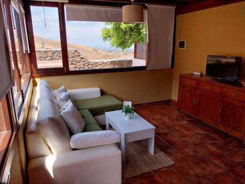 Natural landscape, TV and multimedia, Living room, Mountain view, Sea view