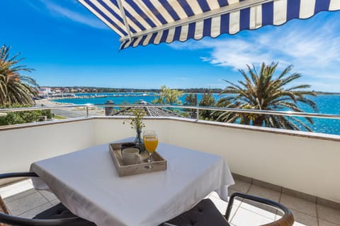 Patio, Day, Neighbourhood, Summer, Garden, Balcony/Terrace, Seating area, Beach, On site, City view, Garden view, Sea view