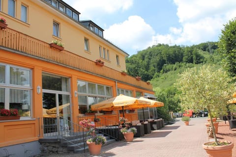 Facade/entrance, Garden, Balcony/Terrace