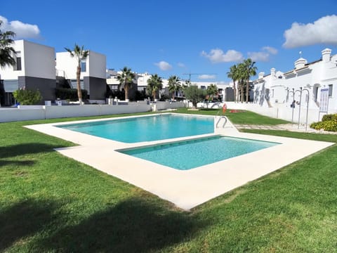 Day, Swimming pool