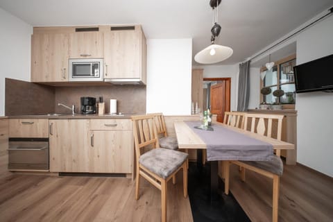TV and multimedia, Kitchen or kitchenette, Dining area, dishwasher