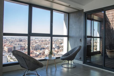 Dining area, City view