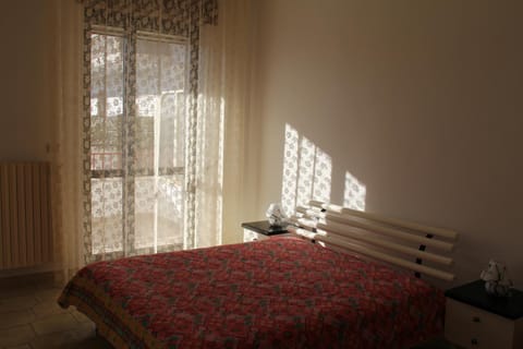 Bed, Photo of the whole room, Street view