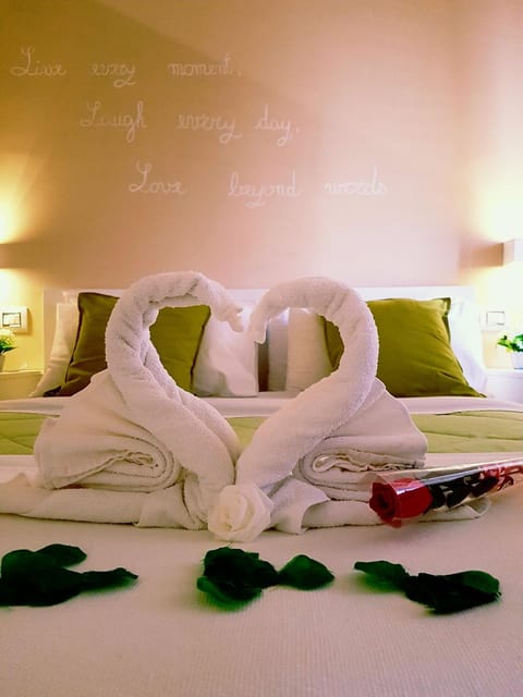 Photo of the whole room, Decorative detail
