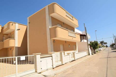 Sea view, Street view, Family