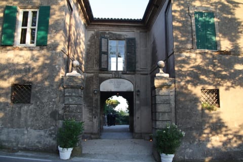 Facade/entrance