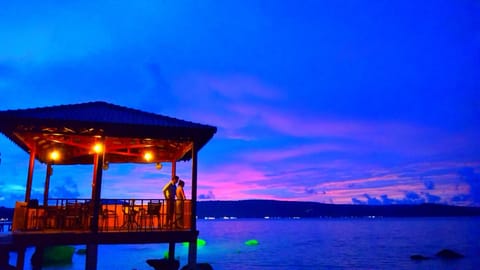 Property building, Restaurant/places to eat, Night